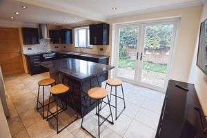 Kitchen/Breakfast Room- click for photo gallery